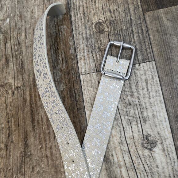 Vintage Y2K Leather Belt White Silver Embossed Floral Boho Cottagecore Fairycore main image 9